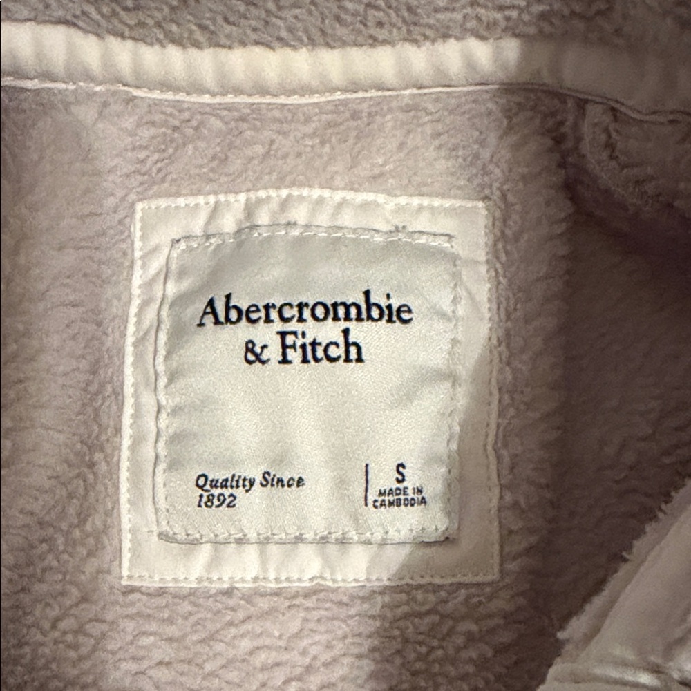 Cozy Quilted Abercrombie Pullover Sweater - Picture 2 of 4